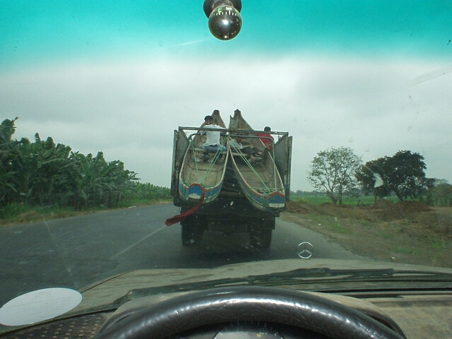 Transandinischer Kanutransport