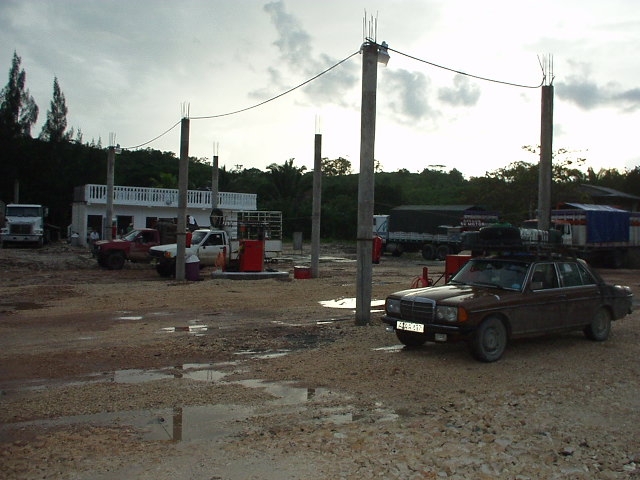 Tankstelle an der Grenze Guatemala - Belize.