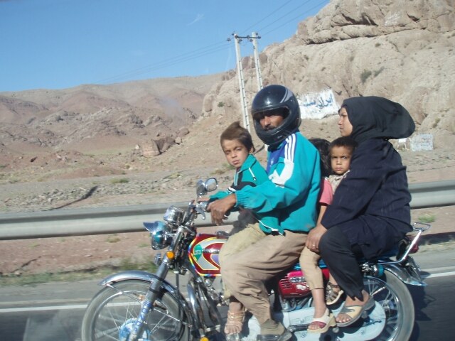Familienausflug; 14:16 Uhr; Strecke Zahedan - Mashhad