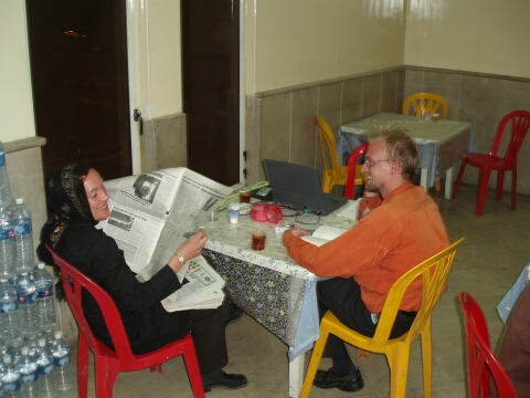 Almut und Michl an unserem Stammplatz im Café.